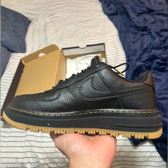 Authentic Nike Airforce Luxe 1 Black shoes size 10
Good for any weather occasion - Picture 2 of 5